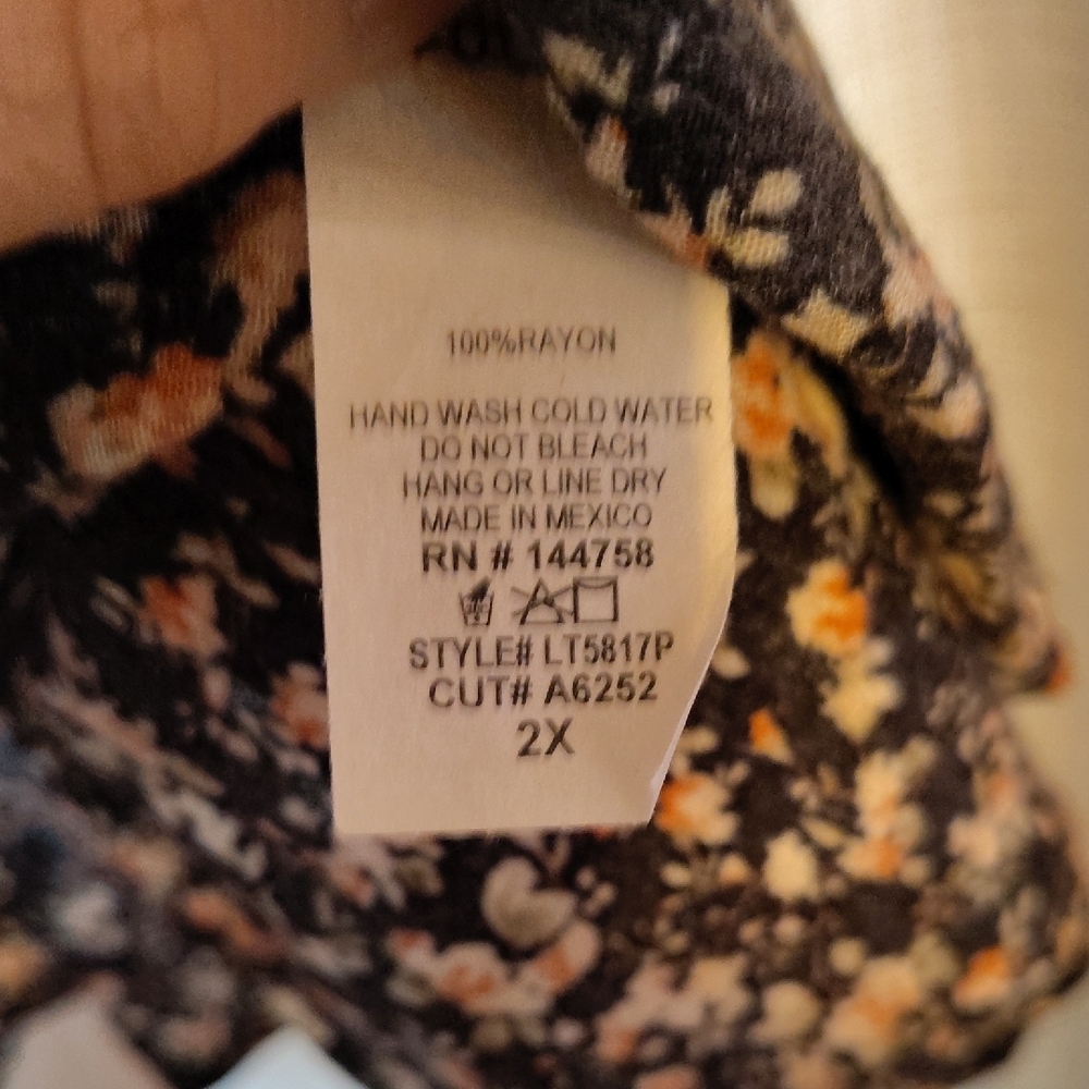 Chic Soul Black and Cream Floral Blouse - Picture 3 of 3